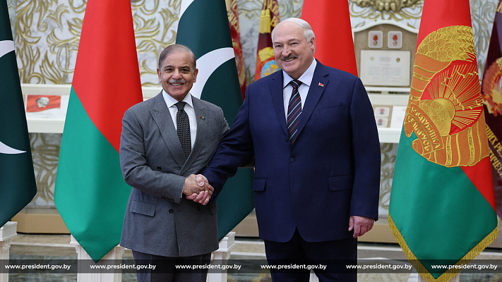Президент Беларуси проводит переговоры с Премьер-министром Пакистана