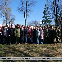 Белорусские военнослужащие традиционно принимают участие в республиканском субботнике