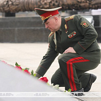 Руководители силовых ведомств, а также члены военной коллегии Министерства обороны возложили цветы к монументу Победы