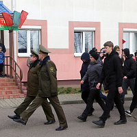Началась отправка в войска граждан, призванных на срочную военную службу