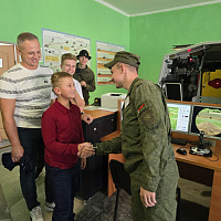 Яркие эмоции и часы от Министра обороны для юного патриота