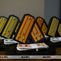 Министр обороны Беларуси вручил погоны полковника военнослужащим Вооружённых Сил