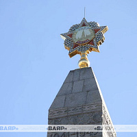 Члены коллегии военного ведомства возложили цветы к Вечному огню на площади Победы в Минске