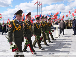 У мемориального комплекса «Курган Славы» состоялась церемония возложения венков и цветов