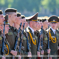 Александр Лукашенко принял участие в церемонии приведения к Военной присяге в Борисовском районе 