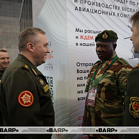 На выставке MILEX – 2025 Министр обороны Беларуси провел ряд встреч и пообщался с журналистами