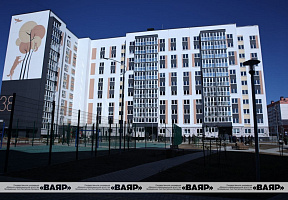 Семьи военнослужащих получили ключи от арендных квартир в новостройке в Барановичах