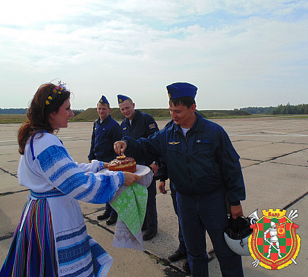Для участия в совместном стратегическом учении «Запад-2017» на военные аэродромы Беларуси прибыли российские самолеты и вертолеты 