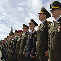 Лейтенанты в армейском строю