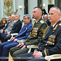 Президент Беларуси вручил государственные награды заслуженным представителям различных сфер деятельности