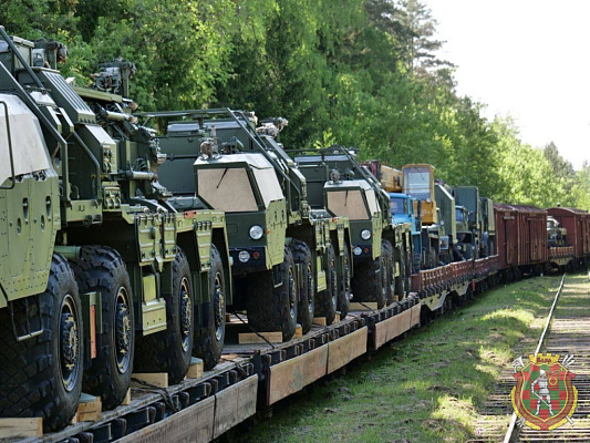 Очередной комплект зенитного ракетного комплекса С-400 прибыл в Республику Беларусь (видео)