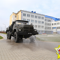 Сводный батальон РХБ защиты провел дезинфекцию двух школ и детского сада в Боровлянах