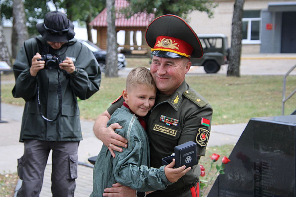 Яркие эмоции и часы от Министра обороны для юного патриота