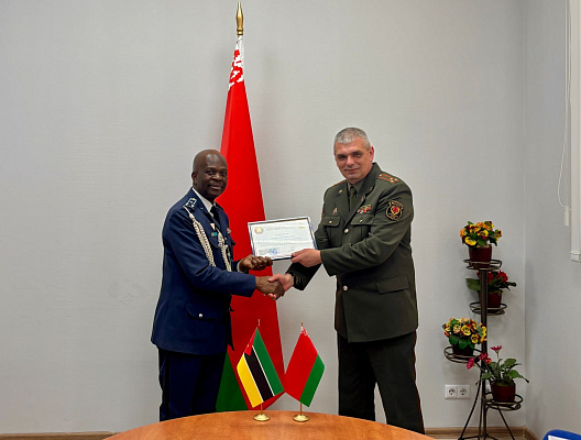 В Беларуси впервые аккредитован военный дипломат из Мозамбика