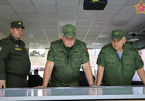 В Военной академии Беларуси продемонстрировали возможности нового тренажерного комплекса тактического звена управления