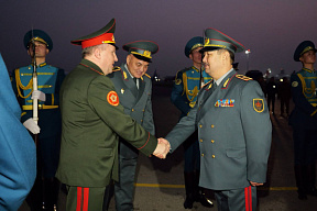 Министр обороны Беларуси генерал-лейтенант Виктор Хренин прибыл в Казахстан (дополнено)