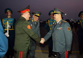 Министр обороны Беларуси генерал-лейтенант Виктор Хренин прибыл в Казахстан (дополнено) Министр обороны Беларуси генерал-лейтенант Виктор Хренин прибыл в Казахстан (дополнено)