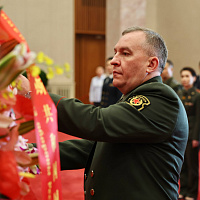 Белорусская военная делегация посетила Мавзолей Мао Цзэдуна в Пекине