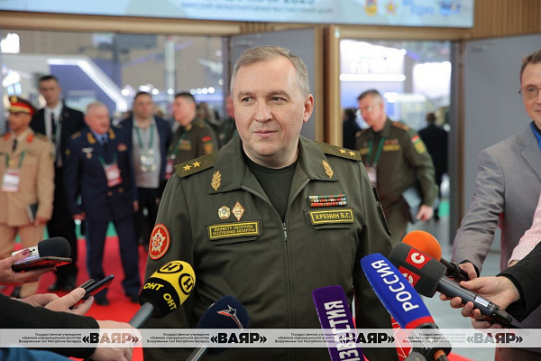 На выставке MILEX – 2025 Министр обороны Беларуси провел ряд встреч и пообщался с журналистами