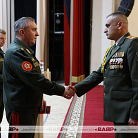  Министр обороны Беларуси вручил государственные награды и погоны полковника военнослужащим Вооружённых Сил