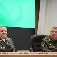 Министр обороны Беларуси поздравил генерал-лейтенанта в отставке Юрия Жадобина с 70-летием