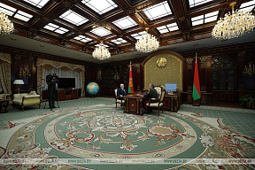 Президент Беларуси принял с докладом Министра обороны