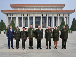 Belarusian Military Delegation Visits the Mao Zedong Memorial Hall in Beijing