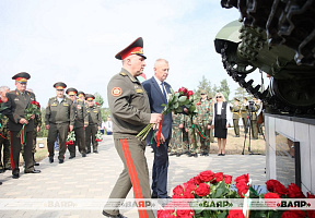 Торжественное открытие памятника в Столбцах