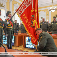 Генерал-майор Павел Муравейко простился со Знаменем Министерства обороны