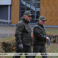 Министр обороны Беларуси принял участие в республиканском субботнике