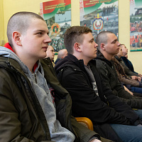 Началась отправка в войска граждан, призванных на срочную военную службу