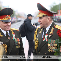 Церемония возложения венков и цветов к монументу Победы