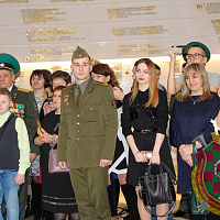 На плечах – офицерские погоны!