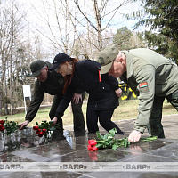 Военнослужащие Вооружённых Сил принимают участие в республиканском субботнике 