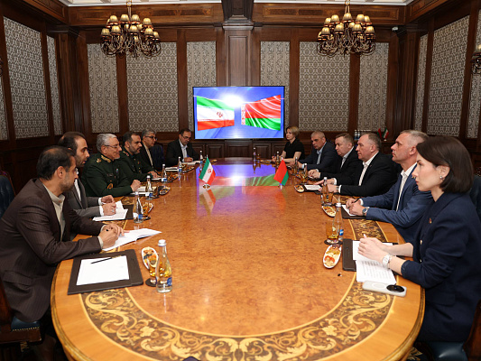 Обсуждены актуальные вопросы двустороннего сотрудничества в военной сфере между Беларусью и Ираном