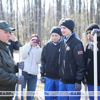 Белорусские военнослужащие традиционно принимают участие в республиканском субботнике
