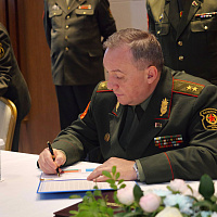 Министр обороны Беларуси генерал-лейтенант Виктор Хренин прибыл в Казахстан 