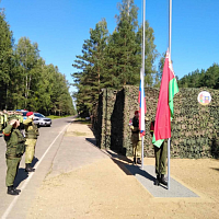 Плечом к плечу