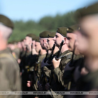 Александр Лукашенко принял участие в церемонии приведения к Военной присяге в Борисовском районе 