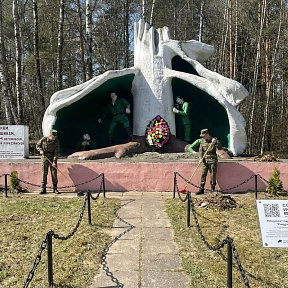 Связисты 62 ЦУС приняли участие в благоустройстве братских могил и захоронений Смолевичского района