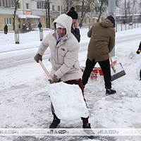 Фотофакт: военнослужащие ликвидируют последствия непогоды 