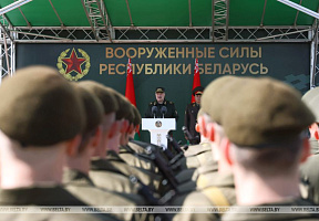 Александр Лукашенко принял участие в церемонии приведения к Военной присяге в Борисовском районе 