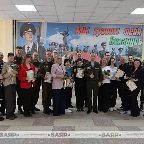 Чествование лучших военнослужащих соединений и воинских частей ЗОК, увольняемых в запас