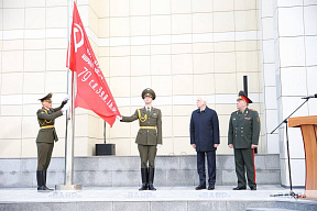 Торжественная церемония поднятия Знамени Победы
