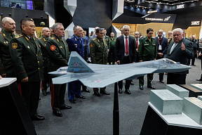 Министры обороны стран ОДКБ ознакомились с перспективными образцами вооружения и техники