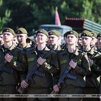 Александр Лукашенко принял участие в церемонии приведения к Военной присяге в Борисовском районе 