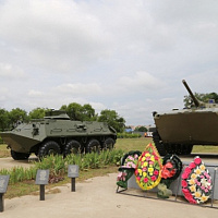 Возложили венки и цветы 