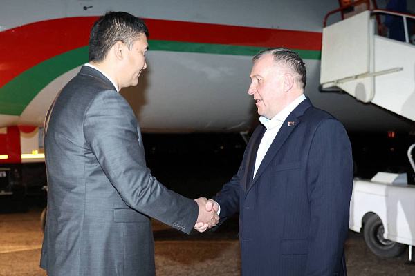 Министр обороны Беларуси генерал-лейтенант Виктор Хренин прибыл в Бишкек