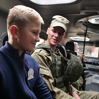 Яркие эмоции и часы от Министра обороны для юного патриота