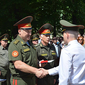 Более 80 курсантов военно-технического факультета в БНТУ сегодня надели лейтенантские погоны